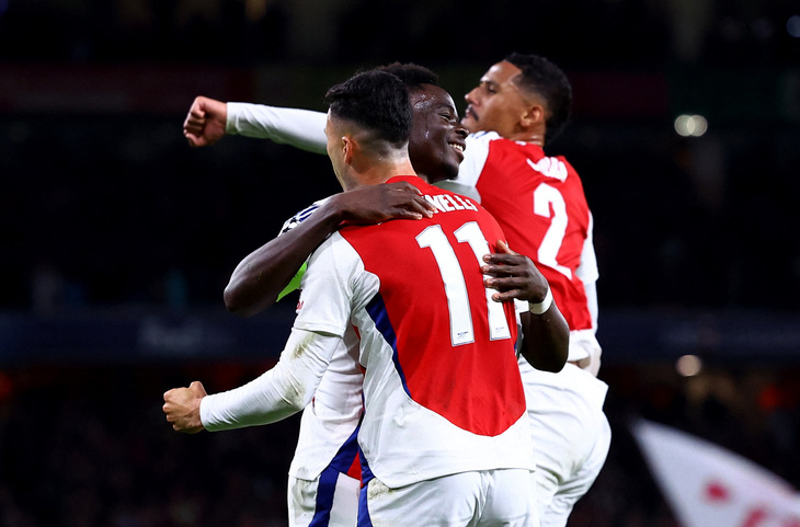 Arsenal đánh bại PSG ở Champions League - Ảnh 1.